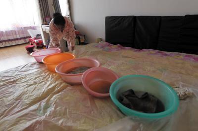 平舆楼上漏水，住户失联，小区没物管，业主维权难！律师来支招……